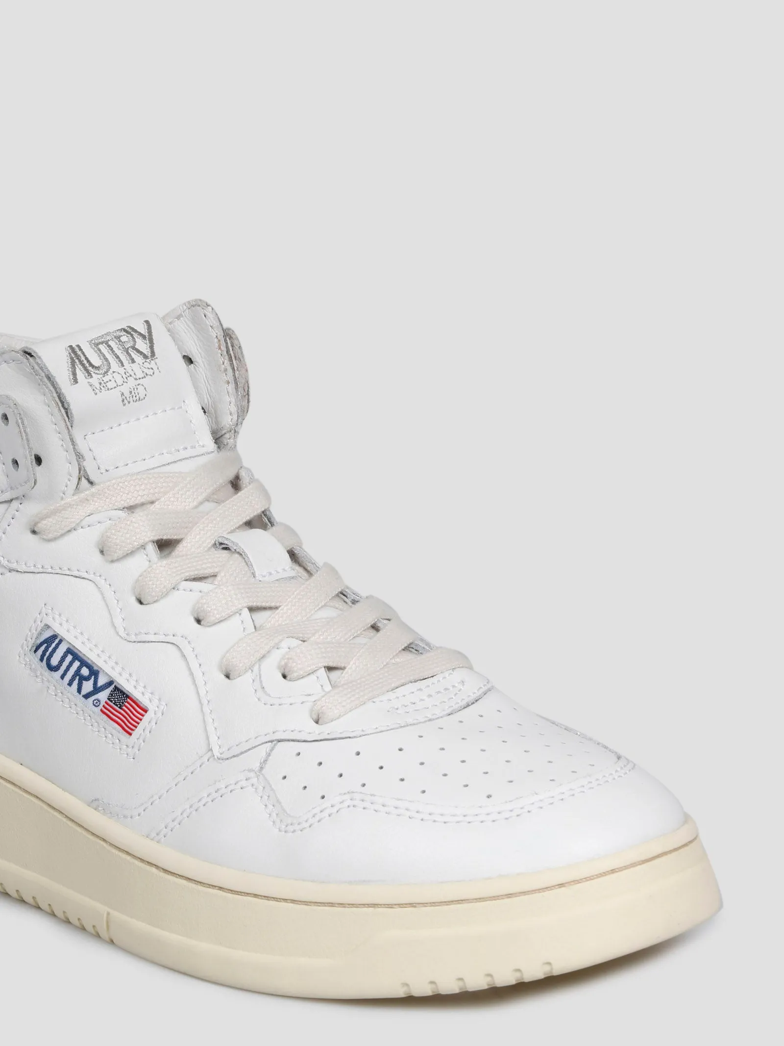 Autry Round Toe Lace-Up Sneakers